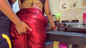 Жена с большой жопой занимается сексом в индийском видео